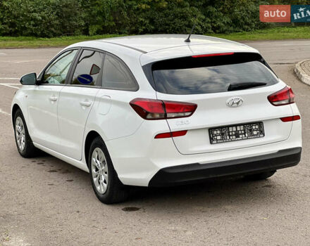 Белый Хендай i30, объемом двигателя 1.5 л и пробегом 129 тыс. км за 12350 $, фото 16 на Automoto.ua