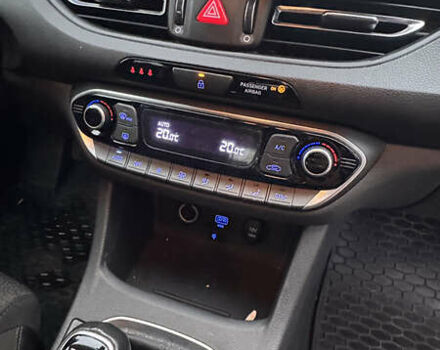 Белый Хендай i30, объемом двигателя 1.6 л и пробегом 195 тыс. км за 11499 $, фото 6 на Automoto.ua