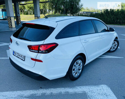 Білий Хендай i30, об'ємом двигуна 1.5 л та пробігом 7 тис. км за 18600 $, фото 3 на Automoto.ua