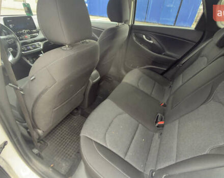 Белый Хендай i30, объемом двигателя 1.6 л и пробегом 110 тыс. км за 16950 $, фото 8 на Automoto.ua