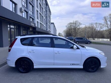 Хендай i30 2008 у Новояворівськ на Automoto.ua Білий Хендай i30, об'ємом двигуна 2 л та пробігом 248 тис. км за 6000 $, фото 1 на Automoto.ua