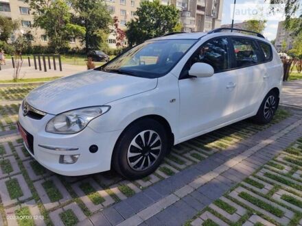 Белый Хендай i30, объемом двигателя 1.6 л и пробегом 180 тыс. км за 7900 $, фото 1 на Automoto.ua