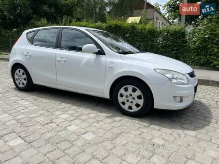 Хендай i30 2009 в Черновцах на Automoto.ua Белый Хендай i30, объемом двигателя 1.58 л и пробегом 202 тыс. км за 5200 $, фото 1 на Automoto.ua