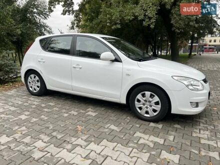 Хендай i30 2009 у Чернівцях на Automoto.ua Білий Хендай i30, об'ємом двигуна 1.58 л та пробігом 205 тис. км за 5999 $, фото 1 на Automoto.ua