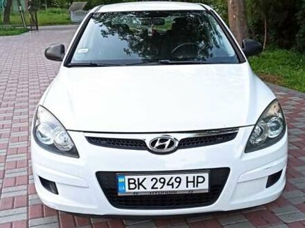 Білий Хендай i30, об'ємом двигуна 1.4 л та пробігом 228 тис. км за 4800 $, фото 1 на Automoto.ua