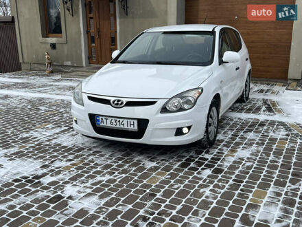 Белый Хендай i30, объемом двигателя 1.4 л и пробегом 202 тыс. км за 5600 $, фото 1 на Automoto.ua