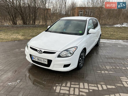 Хендай i30 2009 у Нововолинськ на Automoto.ua Білий Хендай i30, об'ємом двигуна 1.4 л та пробігом 190 тис. км за 4800 $, фото 1 на Automoto.ua