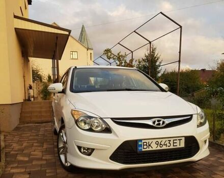 Белый Хендай i30, объемом двигателя 1.59 л и пробегом 218 тыс. км за 6700 $, фото 1 на Automoto.ua