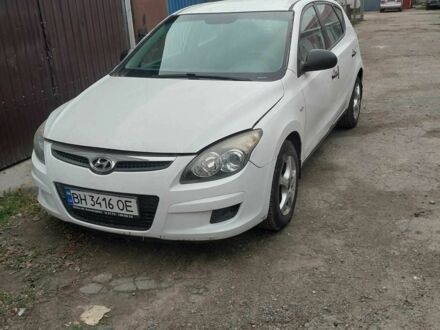Белый Хендай i30, объемом двигателя 1.4 л и пробегом 150 тыс. км за 4700 $, фото 1 на Automoto.ua