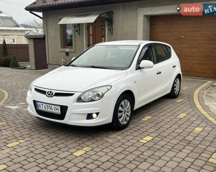 Белый Хендай i30, объемом двигателя 1.4 л и пробегом 202 тыс. км за 5499 $, фото 1 на Automoto.ua