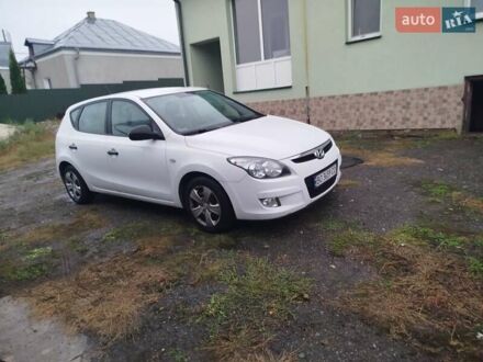 Хендай i30 2010 у Тернополі на Automoto.ua Білий Хендай i30, об'ємом двигуна 1.58 л та пробігом 247 тис. км за 5500 $, фото 1 на Automoto.ua