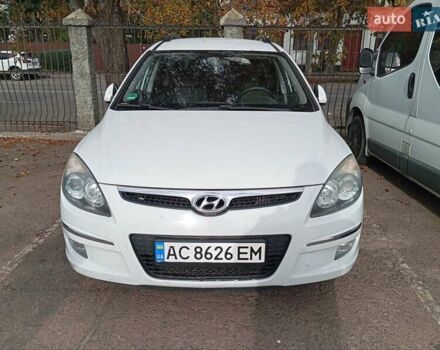 Белый Хендай i30, объемом двигателя 1.6 л и пробегом 330 тыс. км за 3500 $, фото 1 на Automoto.ua