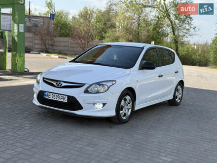 Белый Хендай i30, объемом двигателя 1.59 л и пробегом 146 тыс. км за 5999 $, фото 1 на Automoto.ua