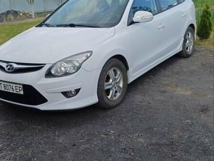 Белый Хендай i30, объемом двигателя 1.6 л и пробегом 260 тыс. км за 5500 $, фото 1 на Automoto.ua