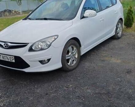 Белый Хендай i30, объемом двигателя 1.6 л и пробегом 260 тыс. км за 5500 $, фото 1 на Automoto.ua