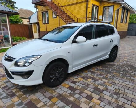 Белый Хендай i30, объемом двигателя 1.6 л и пробегом 141 тыс. км за 6200 $, фото 1 на Automoto.ua