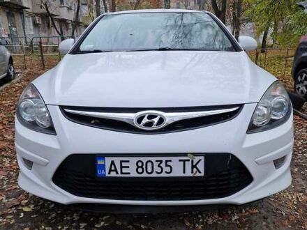 Белый Хендай i30, объемом двигателя 1.4 л и пробегом 234 тыс. км за 6600 $, фото 1 на Automoto.ua