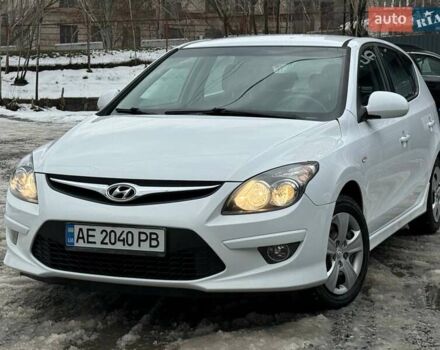 Белый Хендай i30, объемом двигателя 1.58 л и пробегом 200 тыс. км за 6500 $, фото 1 на Automoto.ua