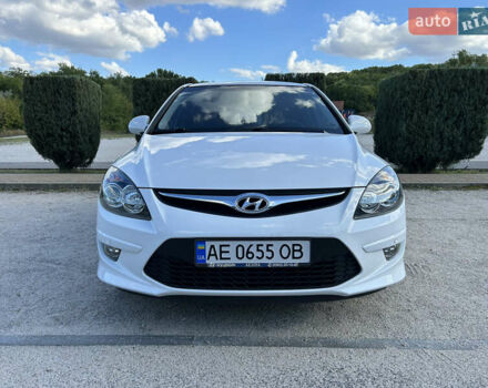 Белый Хендай i30, объемом двигателя 1.6 л и пробегом 123 тыс. км за 8200 $, фото 1 на Automoto.ua