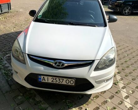 Белый Хендай i30, объемом двигателя 1.4 л и пробегом 240 тыс. км за 5500 $, фото 1 на Automoto.ua