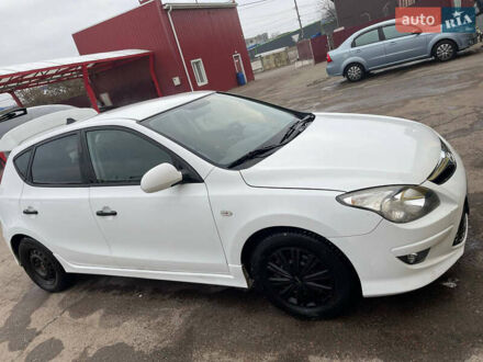 Хендай i30 2010 в Чернигове на Automoto.ua Белый Хендай i30, объемом двигателя 1.4 л и пробегом 196 тыс. км за 5500 $, фото 1 на Automoto.ua