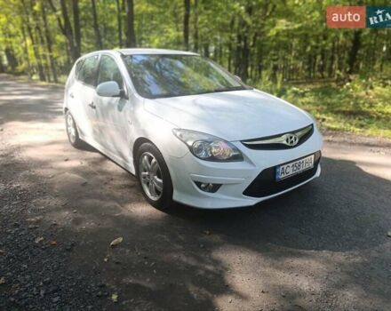Білий Хендай i30, об'ємом двигуна 1.58 л та пробігом 213 тис. км за 6500 $, фото 1 на Automoto.ua
