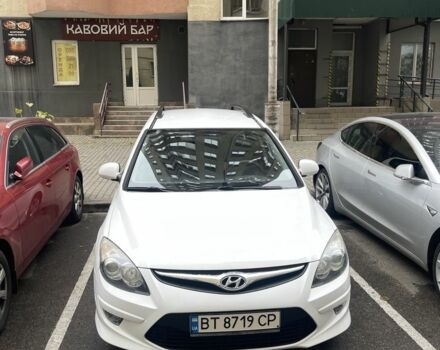 Белый Хендай i30, объемом двигателя 1.6 л и пробегом 258 тыс. км за 4600 $, фото 1 на Automoto.ua