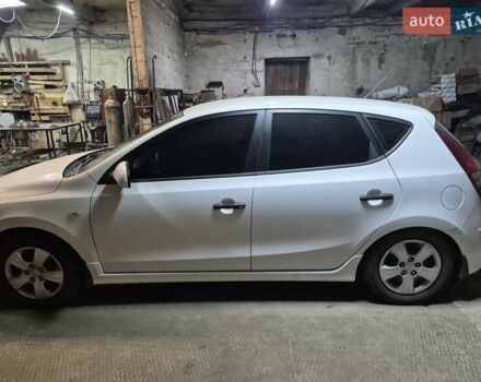 Белый Хендай i30, объемом двигателя 1.59 л и пробегом 170 тыс. км за 6000 $, фото 1 на Automoto.ua