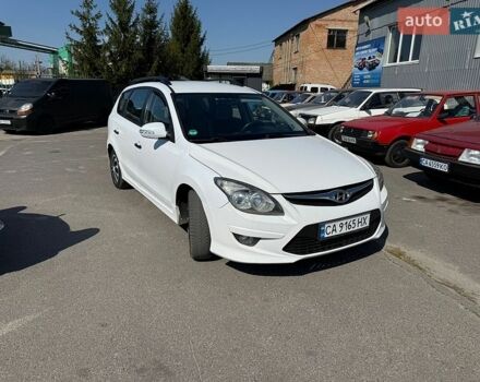 Белый Хендай i30, объемом двигателя 1.58 л и пробегом 250 тыс. км за 5200 $, фото 1 на Automoto.ua