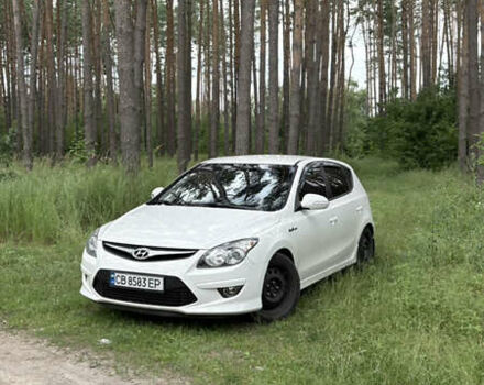 Белый Хендай i30, объемом двигателя 1.58 л и пробегом 269 тыс. км за 5800 $, фото 1 на Automoto.ua