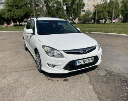 Білий Хендай i30, об'ємом двигуна 1.6 л та пробігом 271 тис. км за 5000 $, фото 1 на Automoto.ua