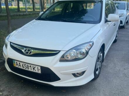 Белый Хендай i30, объемом двигателя 1.4 л и пробегом 120 тыс. км за 6200 $, фото 1 на Automoto.ua