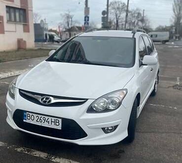 Белый Хендай i30, объемом двигателя 1.6 л и пробегом 246 тыс. км за 6700 $, фото 1 на Automoto.ua