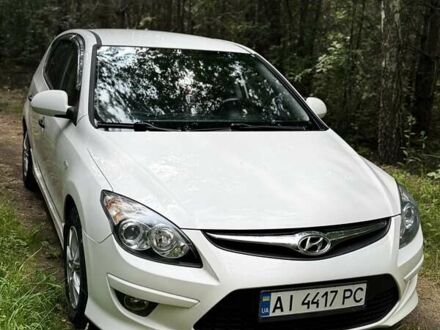 Белый Хендай i30, объемом двигателя 1.6 л и пробегом 226 тыс. км за 7900 $, фото 1 на Automoto.ua