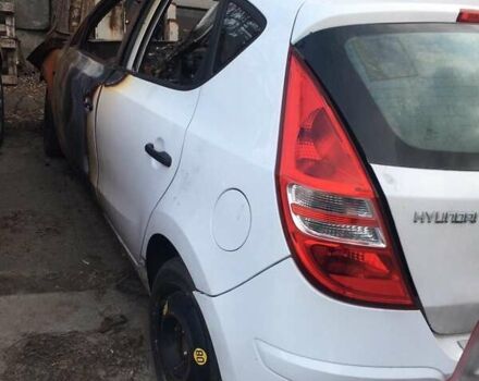 Белый Хендай i30, объемом двигателя 1.6 л и пробегом 98 тыс. км за 620 $, фото 1 на Automoto.ua