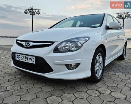 Белый Хендай i30, объемом двигателя 1.6 л и пробегом 221 тыс. км за 6300 $, фото 1 на Automoto.ua