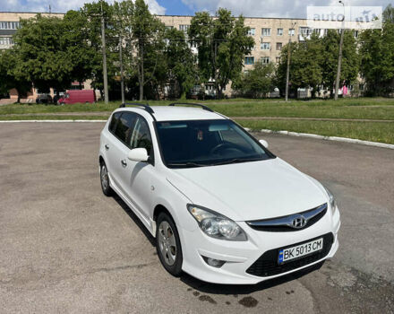 Білий Хендай i30, об'ємом двигуна 1.58 л та пробігом 270 тис. км за 4999 $, фото 1 на Automoto.ua