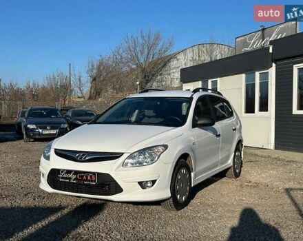 Белый Хендай i30, объемом двигателя 1.6 л и пробегом 271 тыс. км за 5900 $, фото 1 на Automoto.ua