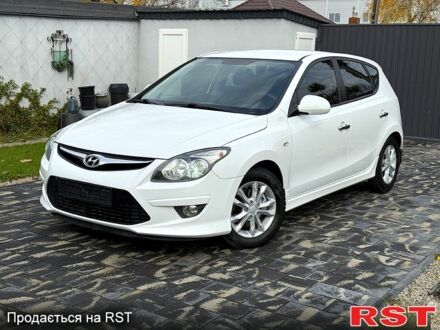 Белый Хендай i30, объемом двигателя 1.6 л и пробегом 164 тыс. км за 7500 $, фото 1 на Automoto.ua