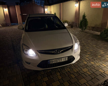 Белый Хендай i30, объемом двигателя 1.58 л и пробегом 147 тыс. км за 8700 $, фото 1 на Automoto.ua