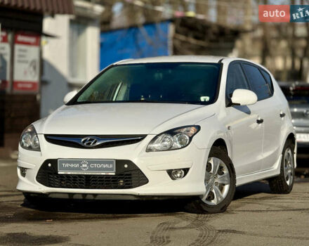 Белый Хендай i30, объемом двигателя 1.6 л и пробегом 227 тыс. км за 6500 $, фото 1 на Automoto.ua