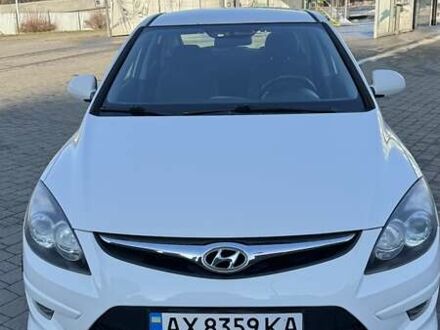 Хендай i30 2011 в Ивано-Франковске на Automoto.ua Белый Хендай i30, объемом двигателя 1.4 л и пробегом 99 тыс. км за 7300 $, фото 1 на Automoto.ua
