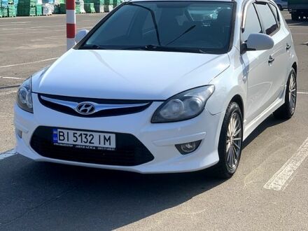 Белый Хендай i30, объемом двигателя 1.4 л и пробегом 123 тыс. км за 5499 $, фото 1 на Automoto.ua