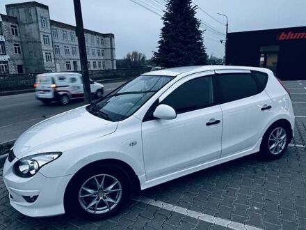 Белый Хендай i30, объемом двигателя 1.6 л и пробегом 236 тыс. км за 7300 $, фото 1 на Automoto.ua