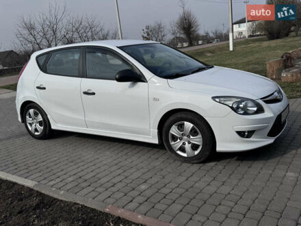 Хендай i30 2011 в Хмельницком на Automoto.ua Белый Хендай i30, объемом двигателя 1.4 л и пробегом 128 тыс. км за 7300 $, фото 1 на Automoto.ua