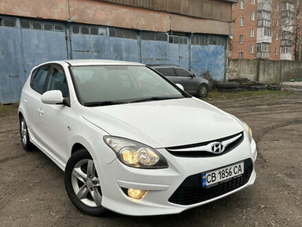 Белый Хендай i30, объемом двигателя 1.58 л и пробегом 180 тыс. км за 7300 $, фото 1 на Automoto.ua