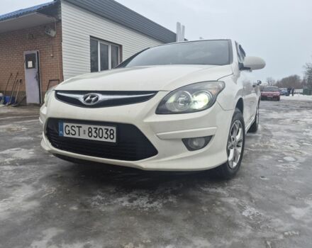 Белый Хендай i30, объемом двигателя 1.4 л и пробегом 275 тыс. км за 2700 $, фото 1 на Automoto.ua