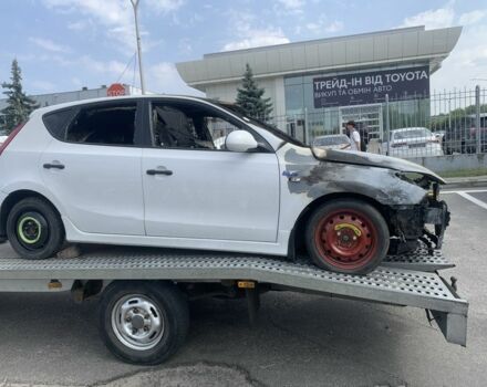 Белый Хендай i30, объемом двигателя 1.6 л и пробегом 68 тыс. км за 657 $, фото 1 на Automoto.ua