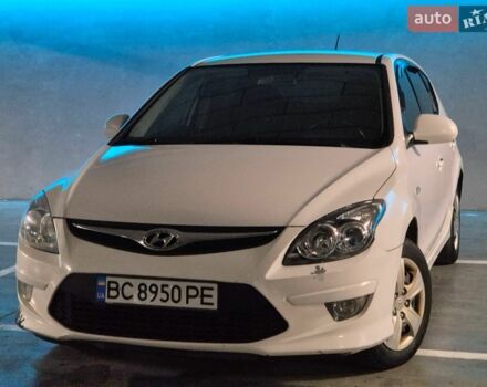 Белый Хендай i30, объемом двигателя 1.58 л и пробегом 325 тыс. км за 4699 $, фото 1 на Automoto.ua
