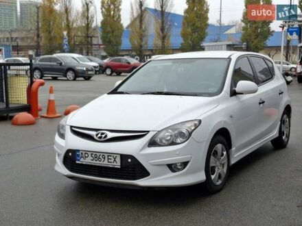 Белый Хендай i30, объемом двигателя 1.58 л и пробегом 226 тыс. км за 6500 $, фото 1 на Automoto.ua